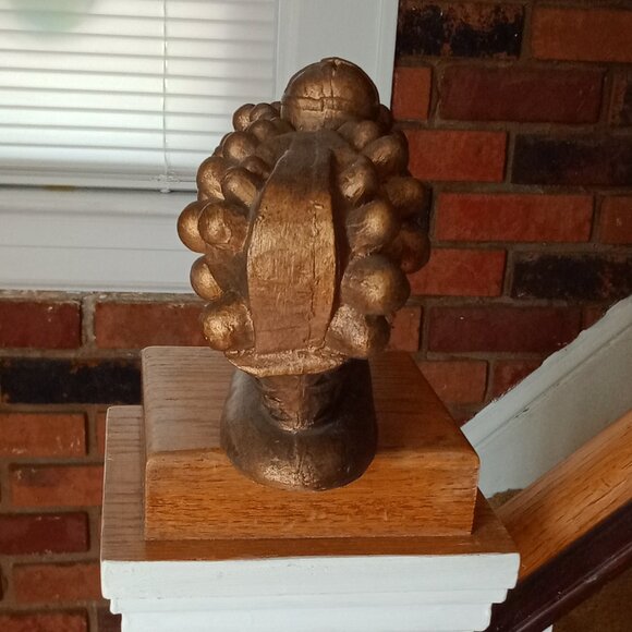 Crown Statue - Picture 3 of 9